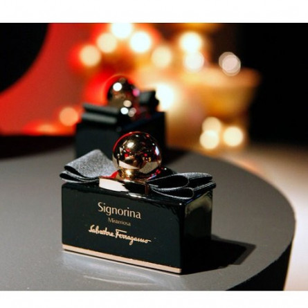 عطر دست ساز سالواتوره فراگامو سیگنورینا میستریوسا