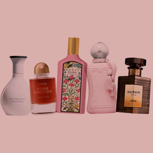 مجموعه ۵ عددی از محبوب‌ترین عطرهای زنانه لوکس شامل گوچی فلورا، بایردو و مارلی روی پس‌زمینه صورتی